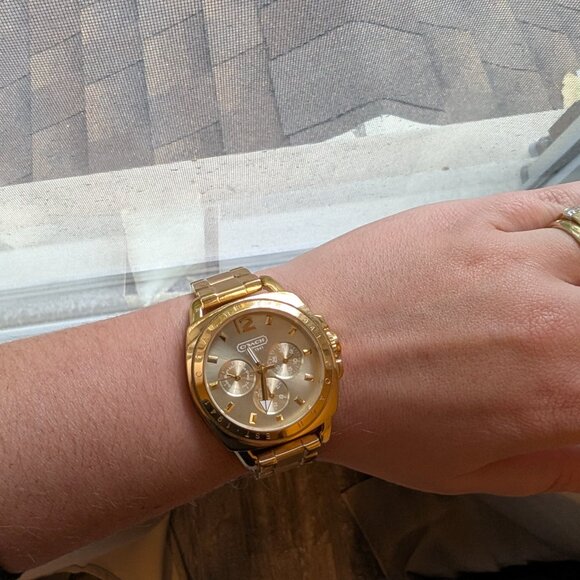 Gold hardware Coach watch - Picture 3 of 4
